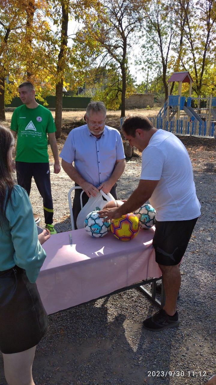 Нижегородский подрядчик подарил спортивный инвентарь для жителей пгт.  Зуевка — Министерство молодежи, спорта и туризма ДНР